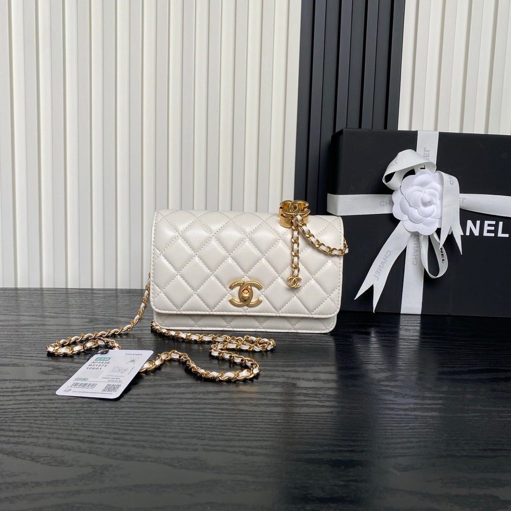 Chanel 25S Chain Wallet 19 in Ivory Lambskin Gold Hardware