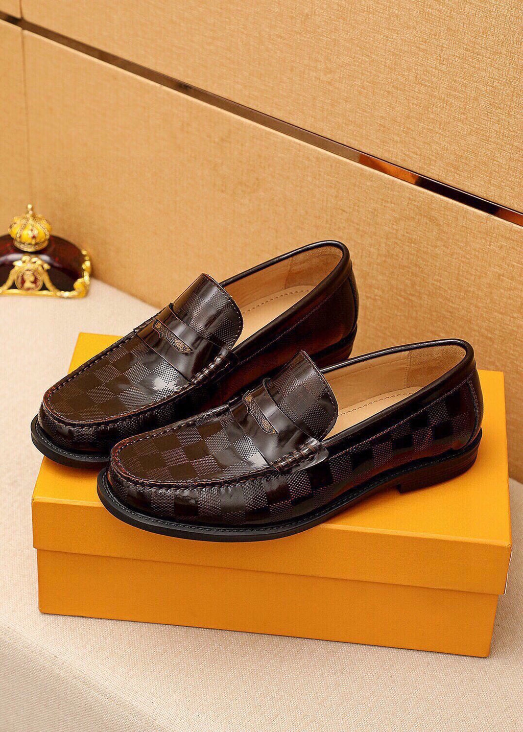 微商相册测试鞋子-Louis Vuitton Dark Brown Textured Loafers — front