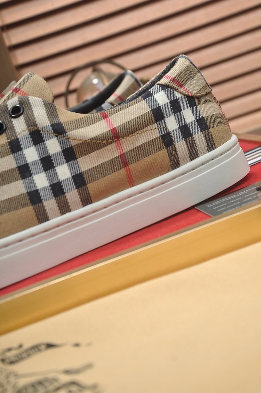 Burberry Beige Check Low-Top Sneakers — detail