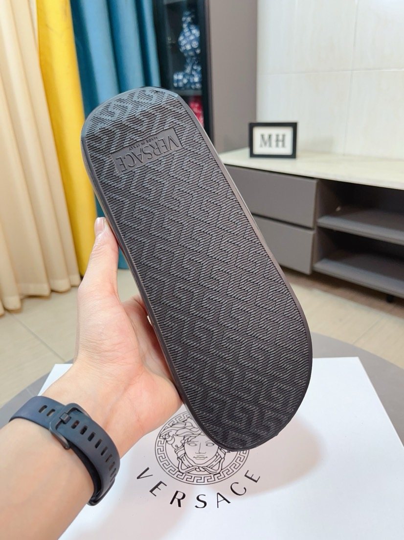 微商相册测试鞋子-Versace Patterned Emblem Slide Sandals — back