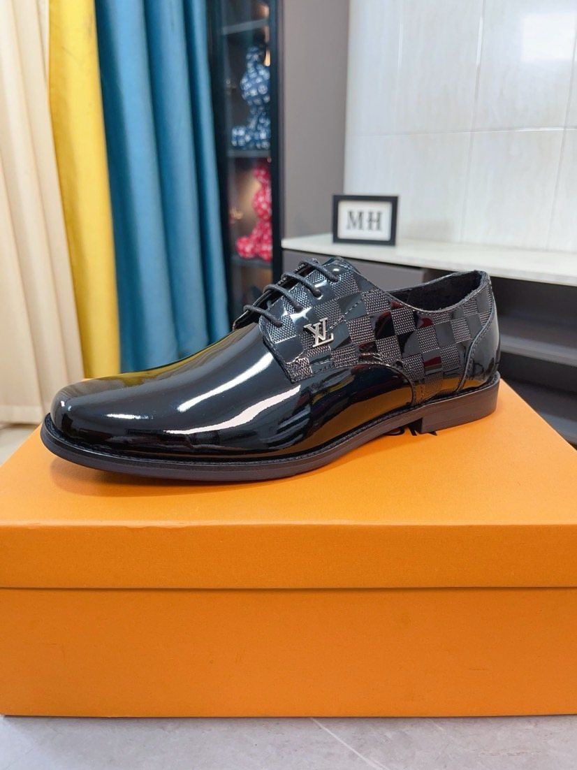 Louis Vuitton Black Glossy Lace-Up Dress Shoes — front