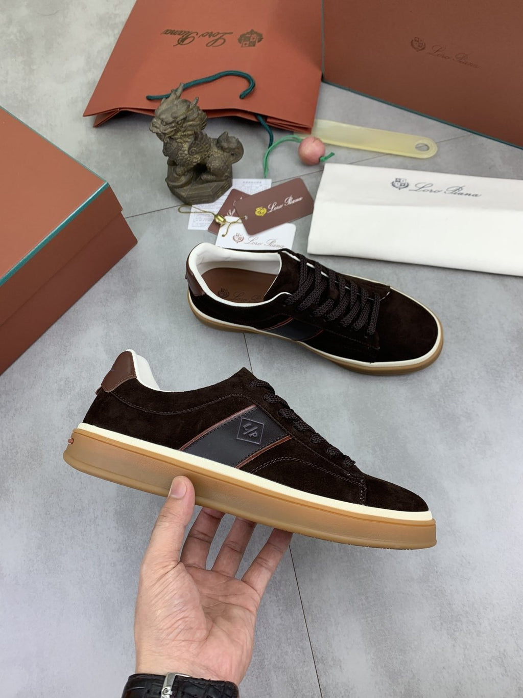 微商相册测试鞋子-Loro Piana Contrast Heel Low-Top Sneakers — side
