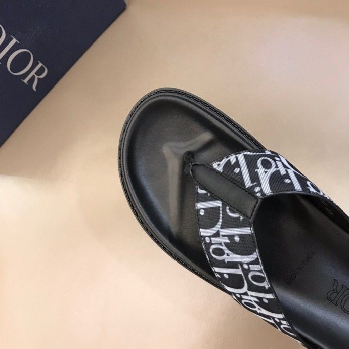 Dior Black-and-White Thong Sandals — detail