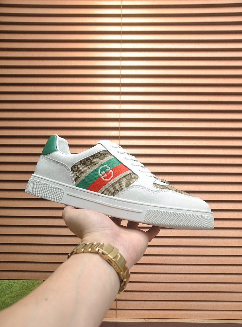 Gucci Red-Green Stripe Low-Top Sneakers — front
